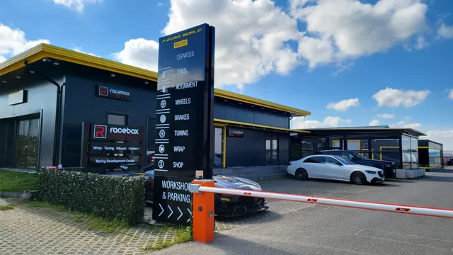 Totem direcțional Racebox